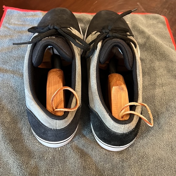 Nike Satire casual sneaker black and grey 536404-020 size 12 - Picture 4 of 6